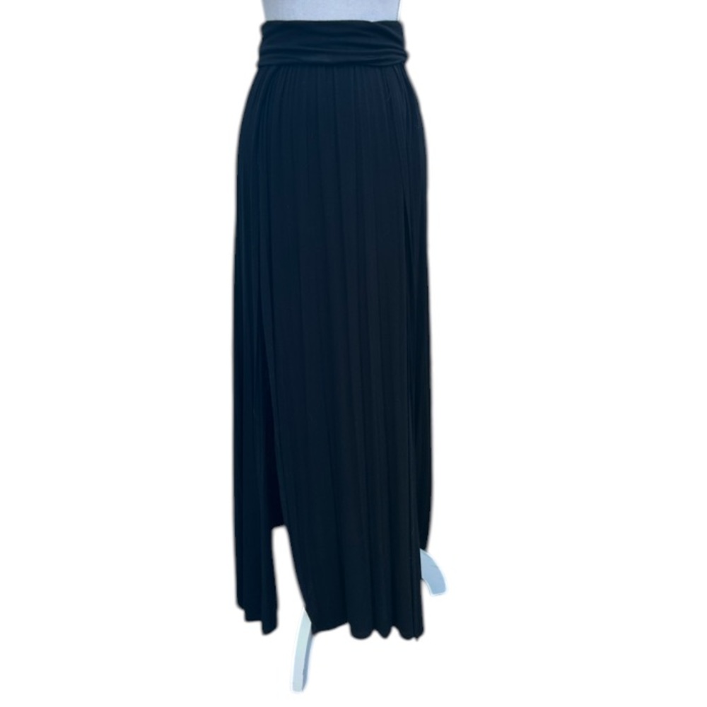Y2K  skirt with high front slits on either side M